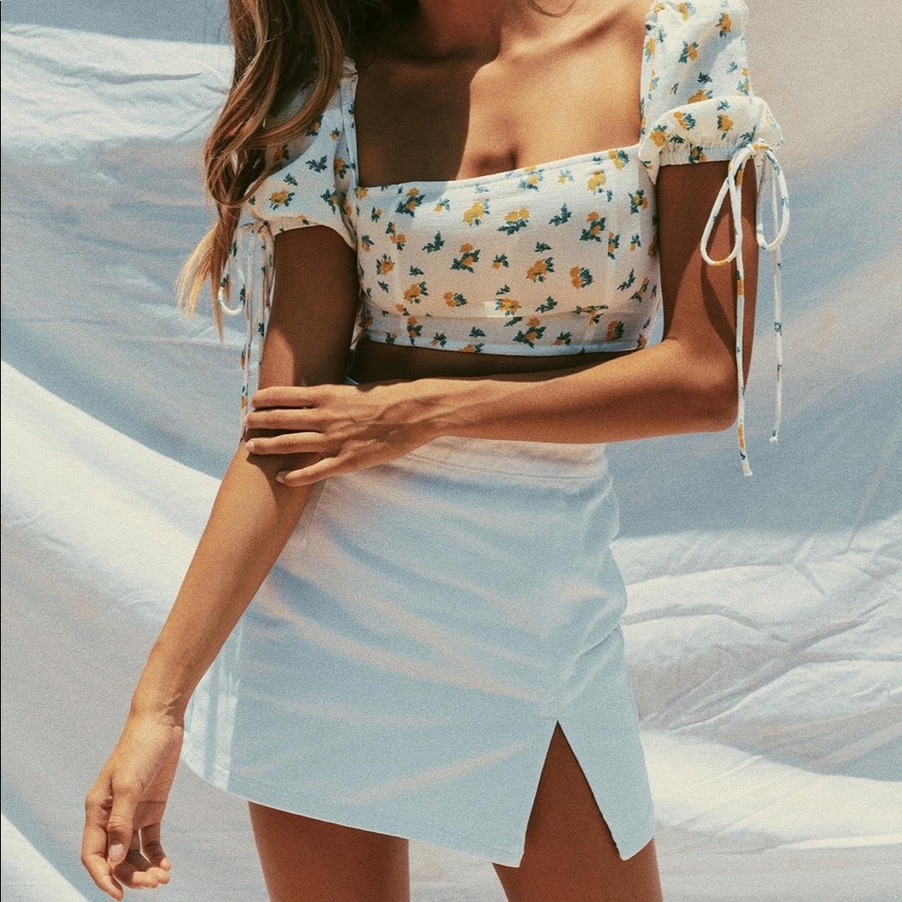 Lioness Lola mini skirt in white, Size 2